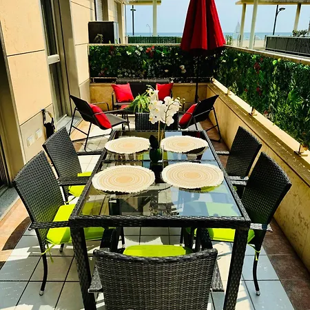 Appartement Stylish With Terrace On The Beachfrom *