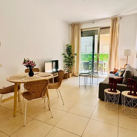 Stylish With Terrace On The Beachfrom Appartement